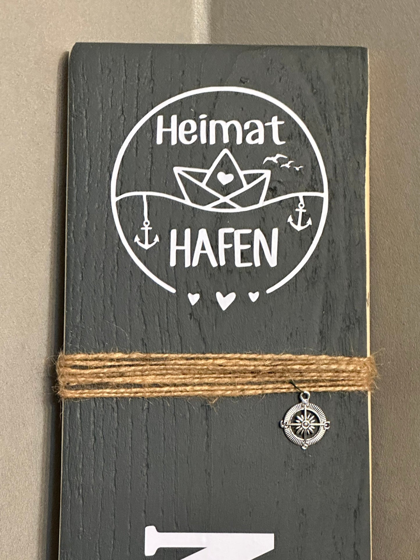 Personalisierte Holzlatte Brett 100cm mit Ihrem Namen oder Wunschtext, Heimathafen Lieblingsinsel Koordinaten Datum Hochzeit Jubiläum