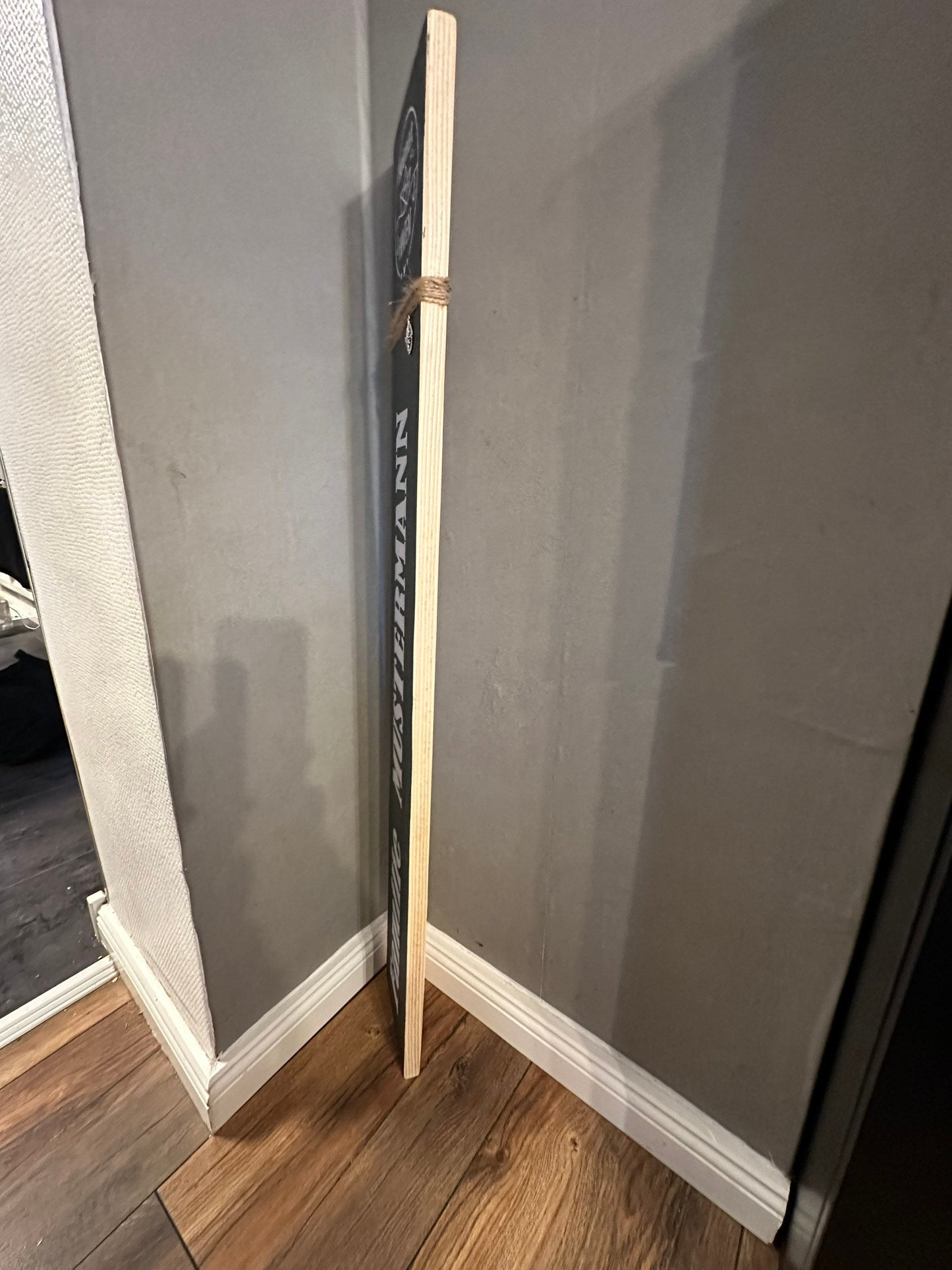 Personalisierte Holzlatte Brett 100cm mit Ihrem Namen oder Wunschtext, Heimathafen Lieblingsinsel Koordinaten Datum Hochzeit Jubiläum