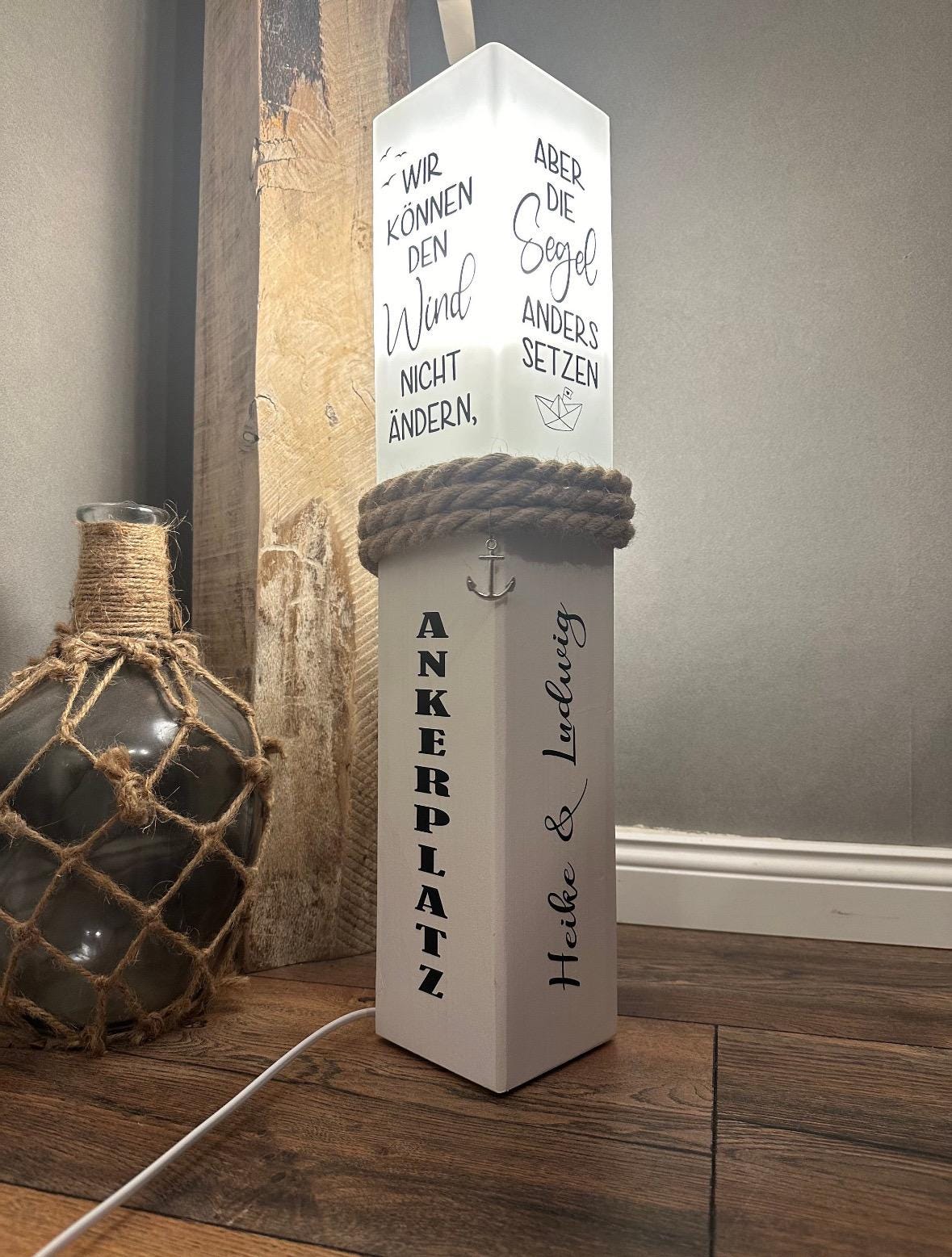 Personalisierte Lampe mit Ihrem Namen oder Wunschtext, verschiedene Höhen, individuell Heimathafen Lieblingsinsel Koordinaten Hochzeit