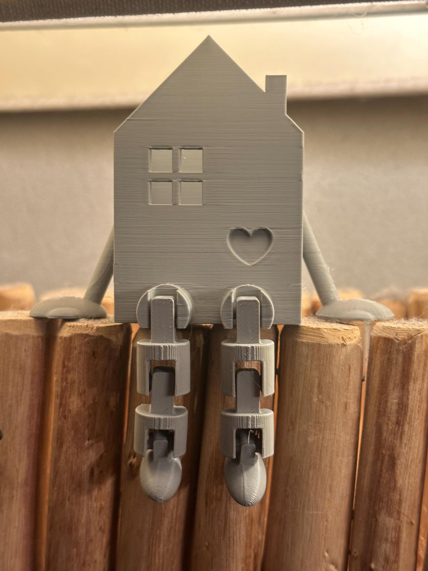 Kantenhocker „Haus mit Herz“ – 3D Druck Figur zum Sitzen, Haus mit Charakter, Dekohaus