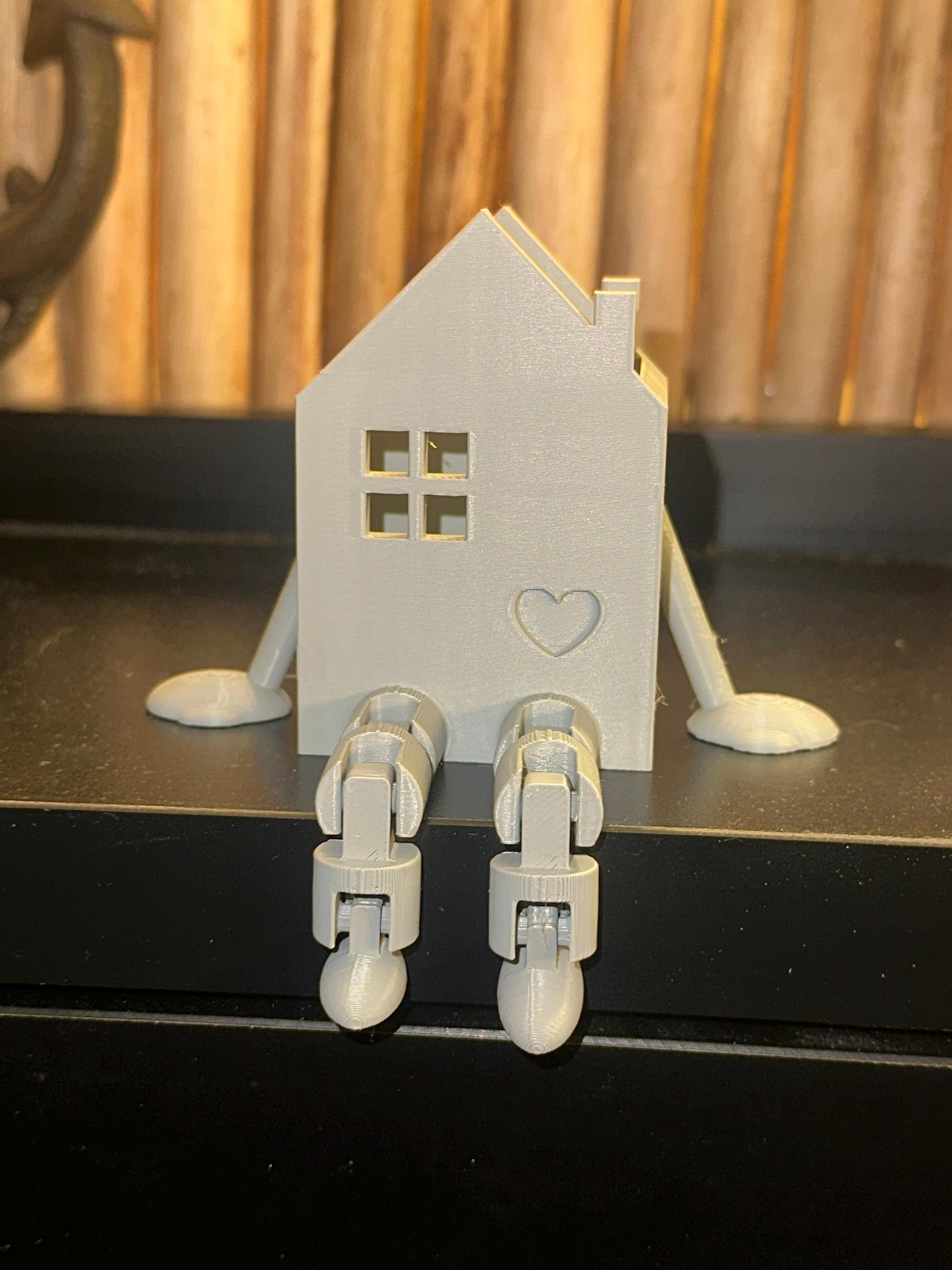Kantenhocker „Haus mit Herz“ – 3D Druck Figur zum Sitzen, Haus mit Charakter, Dekohaus