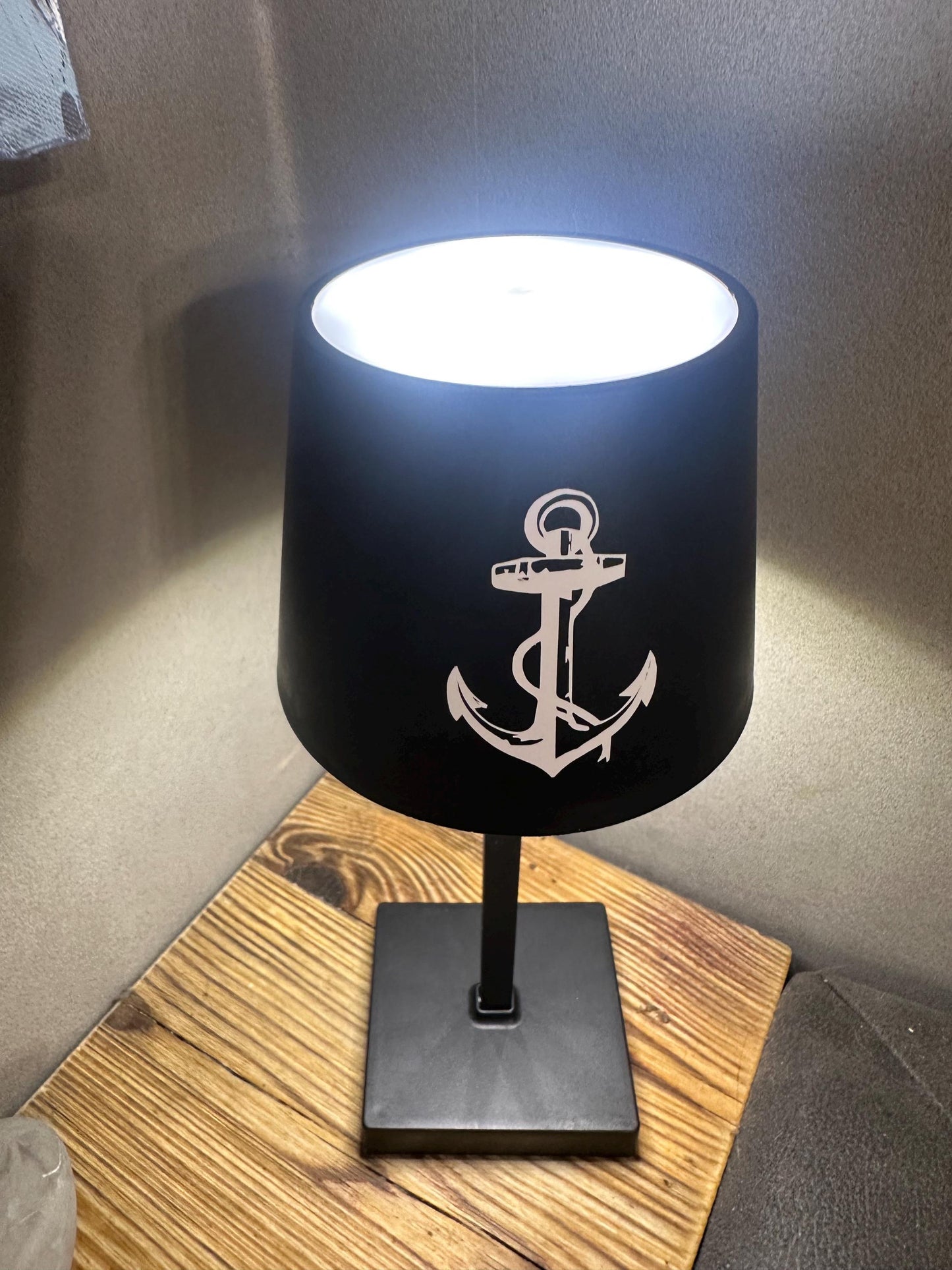 Geschenk zur Einweihung, Mitbringsel, persönliches Geschenk, kleine Lampe zur Dekoration, Tischleuchte, Tischlampe mit Wunschtext, Freunde
