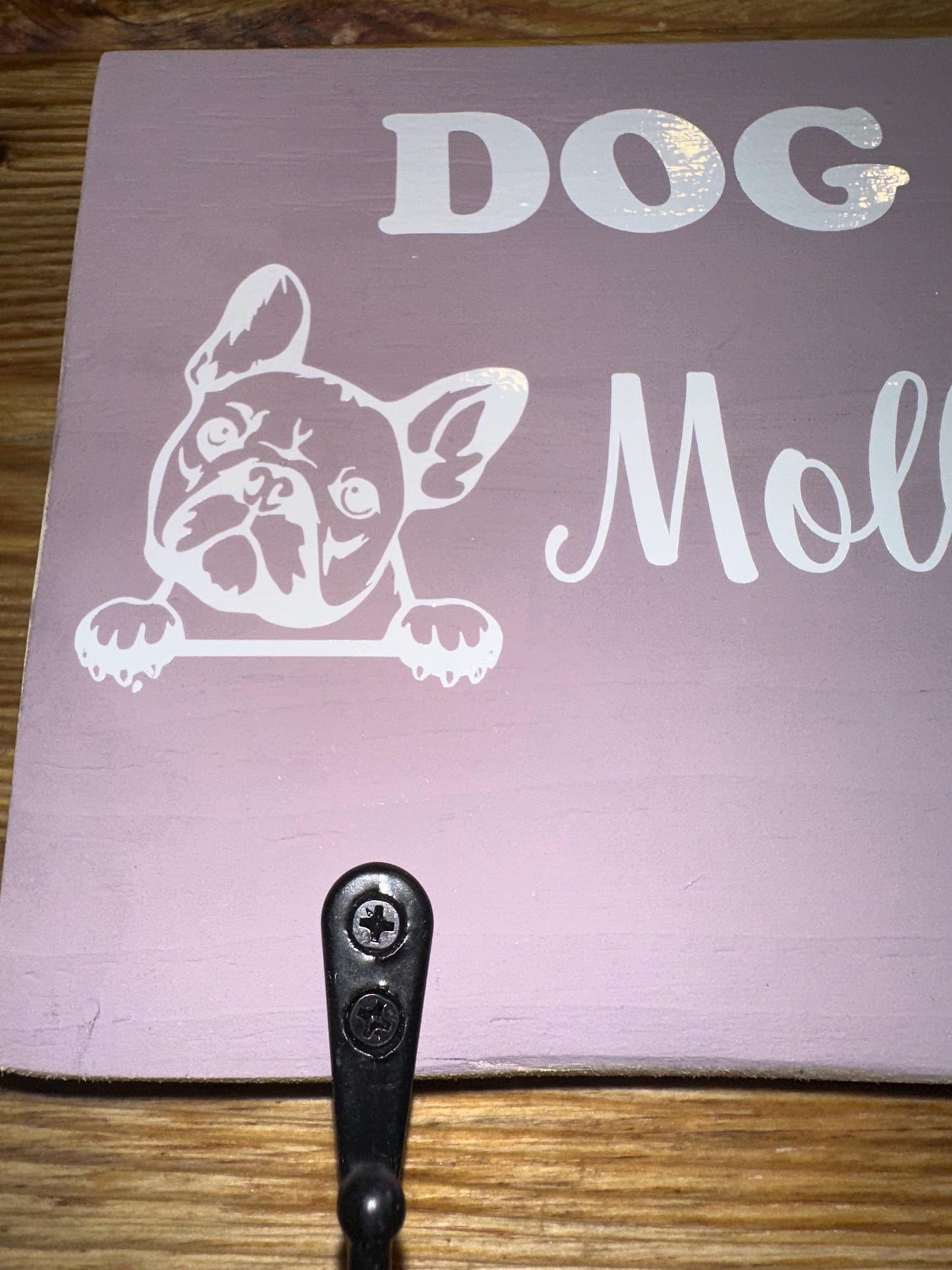 Leinenparkplatz Hund personalisiert – Dogstation aus Holz mit Namen & Rassesymbol – Geschenk Hundebesitzer