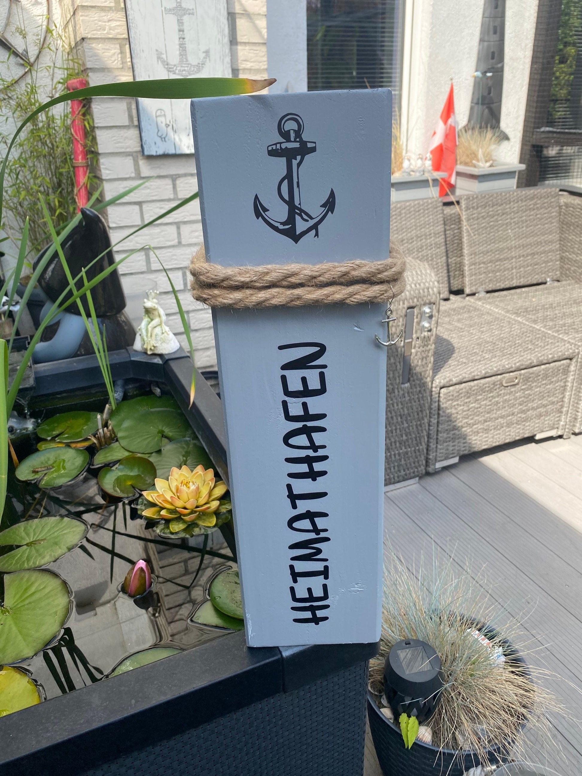 Heimathafen Herzlich Willkommen grau Windrose Kompass Poller Holz Anker Stele Dalben Gartendeko maritim Heimathafen Manapal