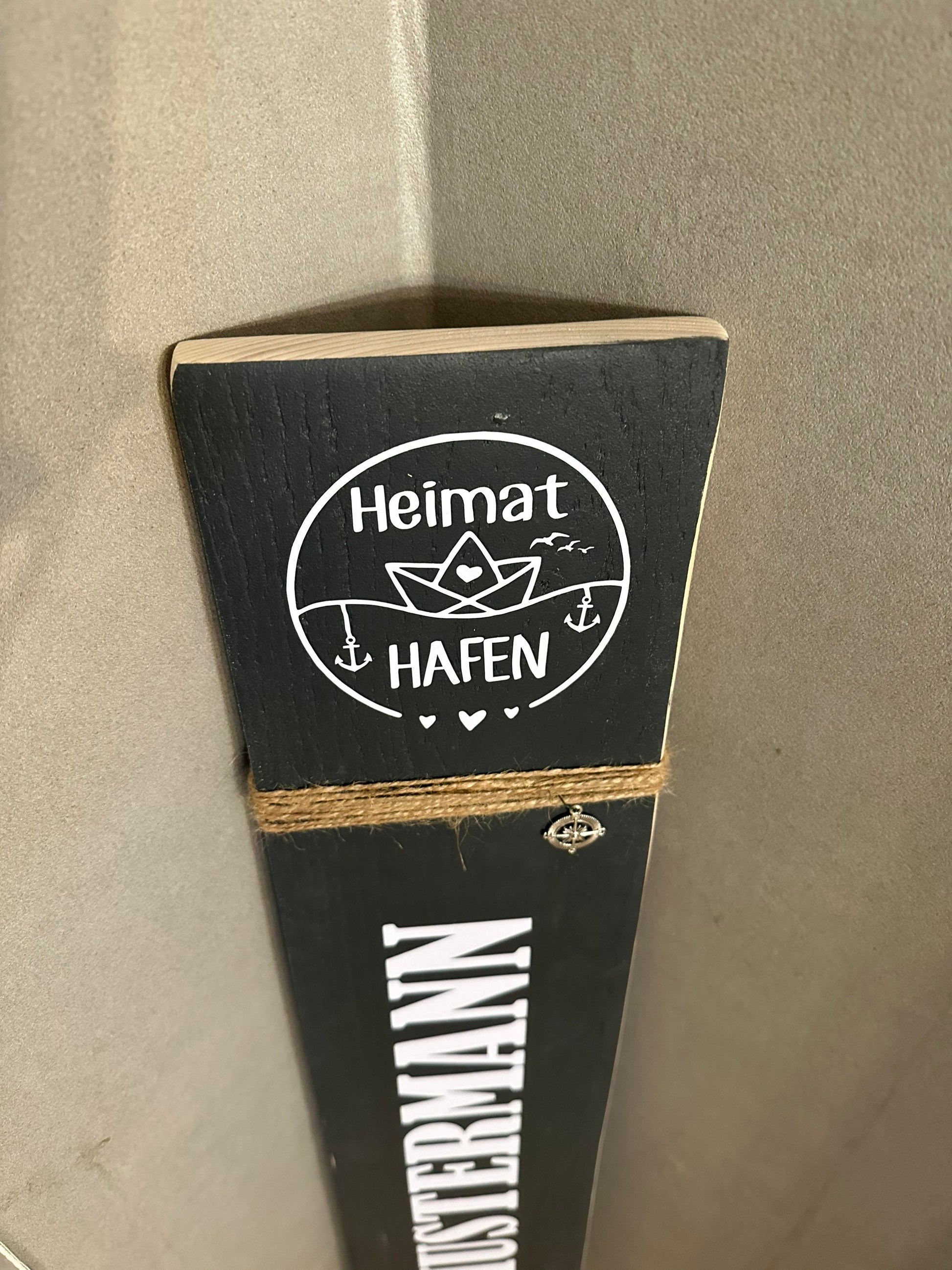 Personalisierte Holzlatte Brett 100cm mit Ihrem Namen oder Wunschtext, Heimathafen Lieblingsinsel Koordinaten Datum Hochzeit Jubiläum