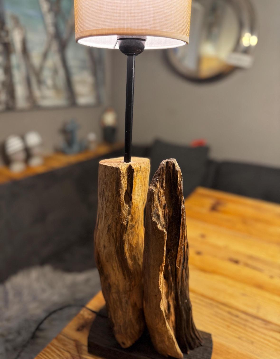 Lampe aus Treibholz, Unikat, Tischlampe maritim, Holzlampe, individuell Geschenk, Tischdeko, Meer, Anker, Heimathafen