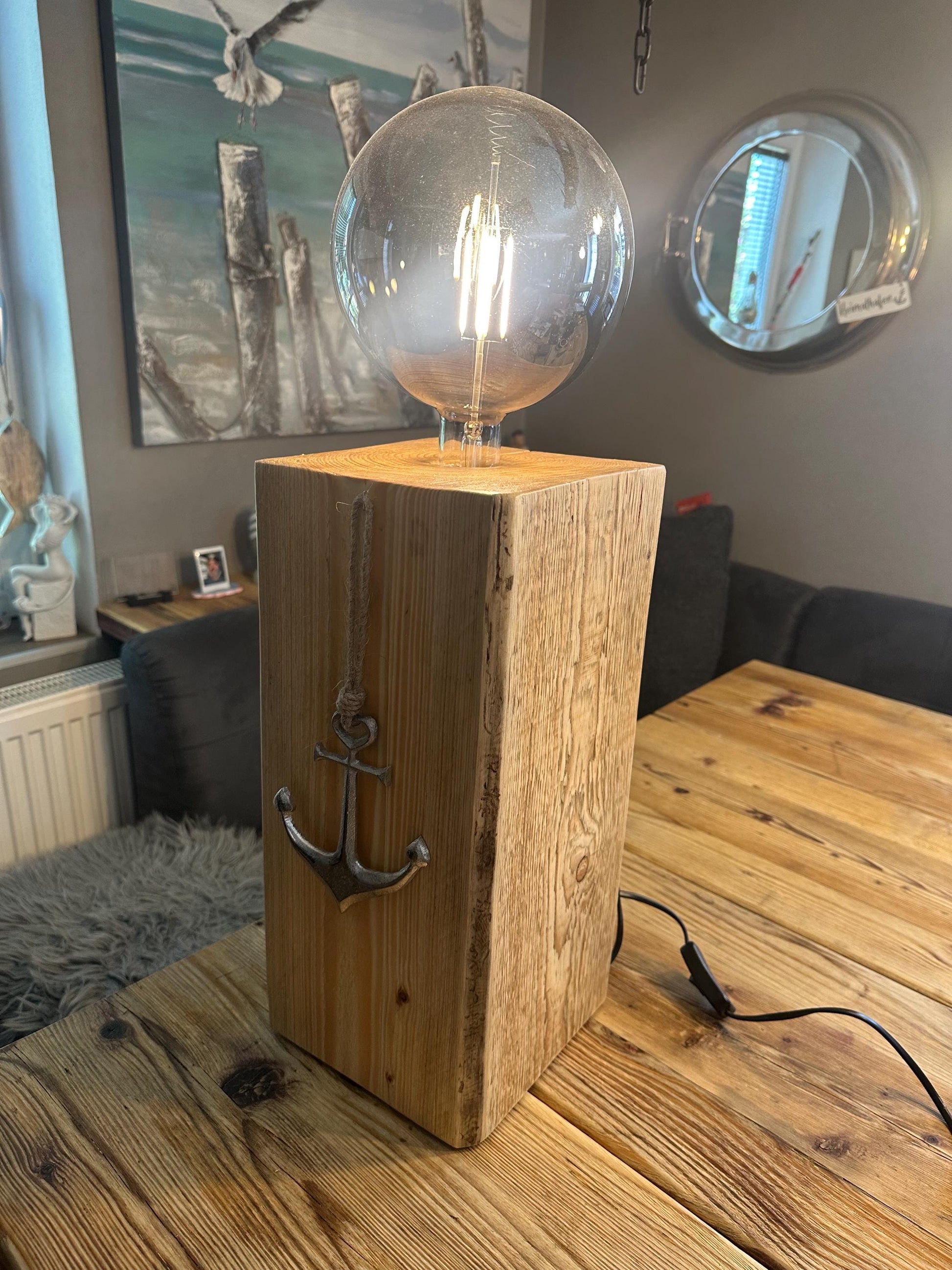 Lampe mit massivem Holzsockel, Unikat, Tischlampe maritim, Holzlampe, individuell Geschenk, Tischdeko, Meer, Anker, Heimathafen
