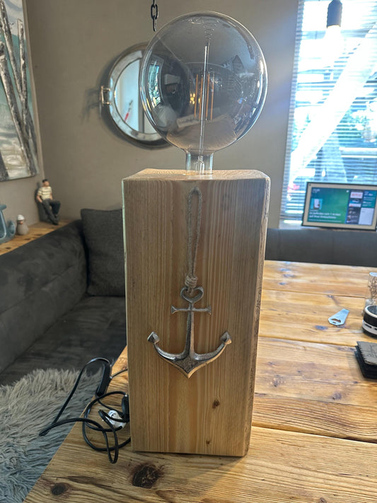Lampe mit massivem Holzsockel, Unikat, Tischlampe maritim, Holzlampe, individuell Geschenk, Tischdeko, Meer, Anker, Heimathafen