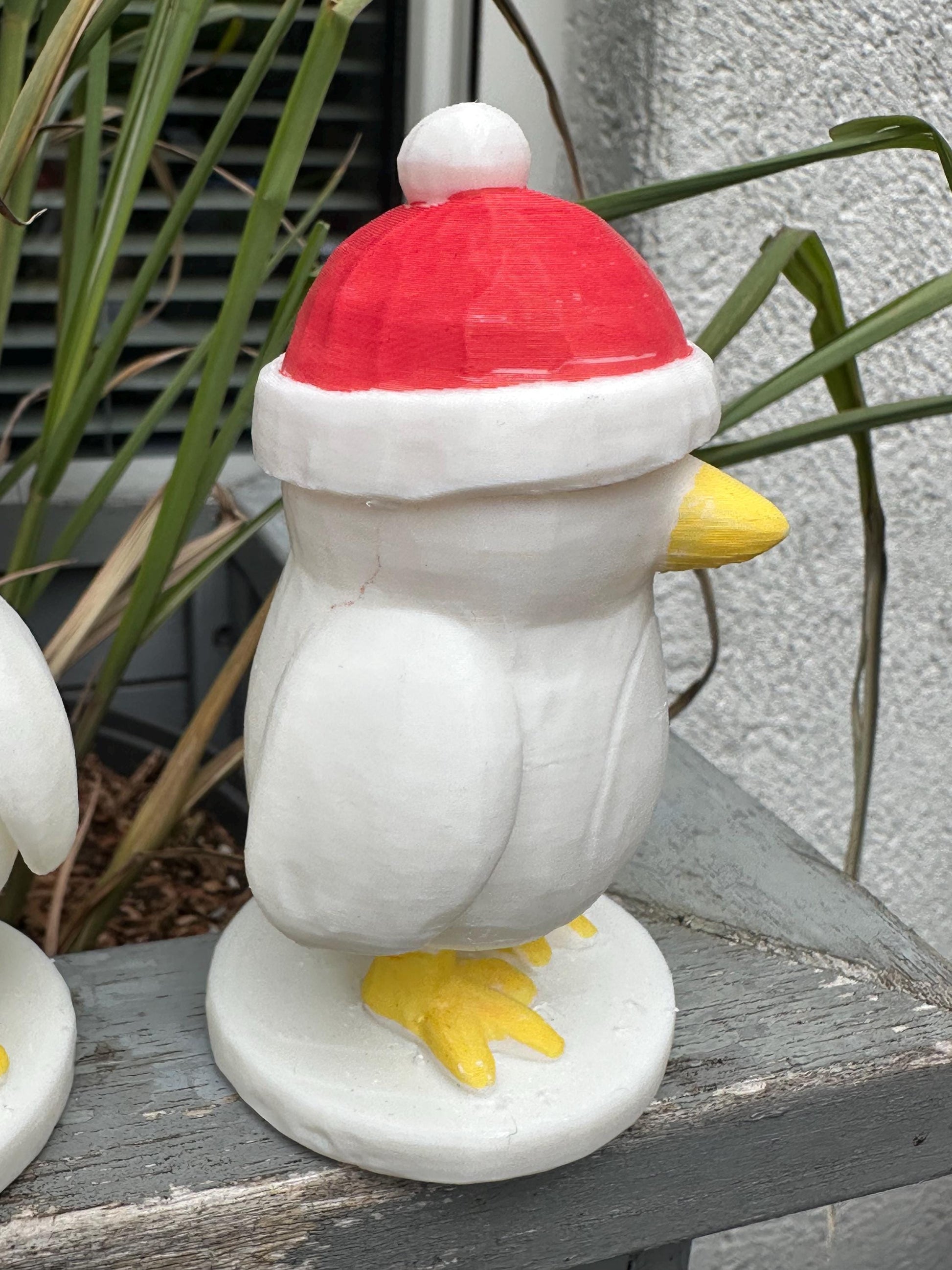 eagull Figurine with Hat | Nautical Coastal Decor Gift | Handmade 3D Printed Seagull Sculpture | Winter & Christmas Home Decoration
