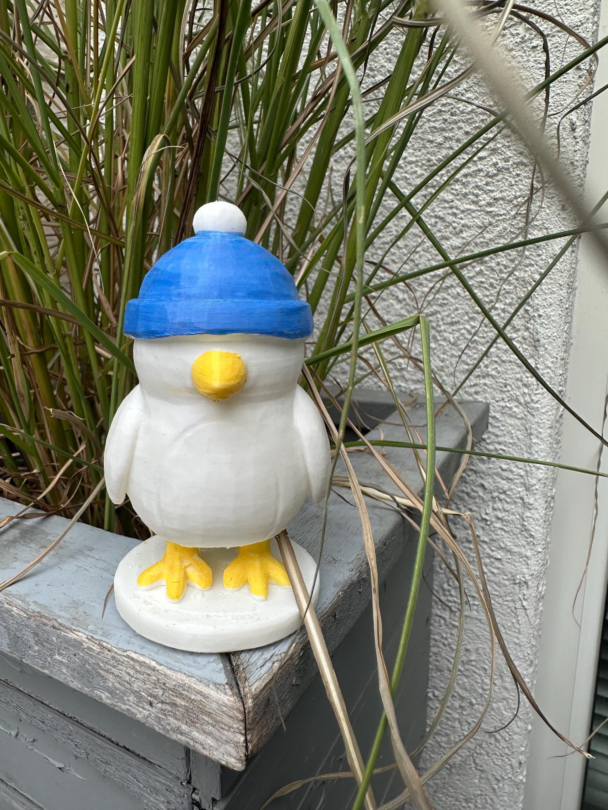 eagull Figurine with Hat | Nautical Coastal Decor Gift | Handmade 3D Printed Seagull Sculpture | Winter & Christmas Home Decoration