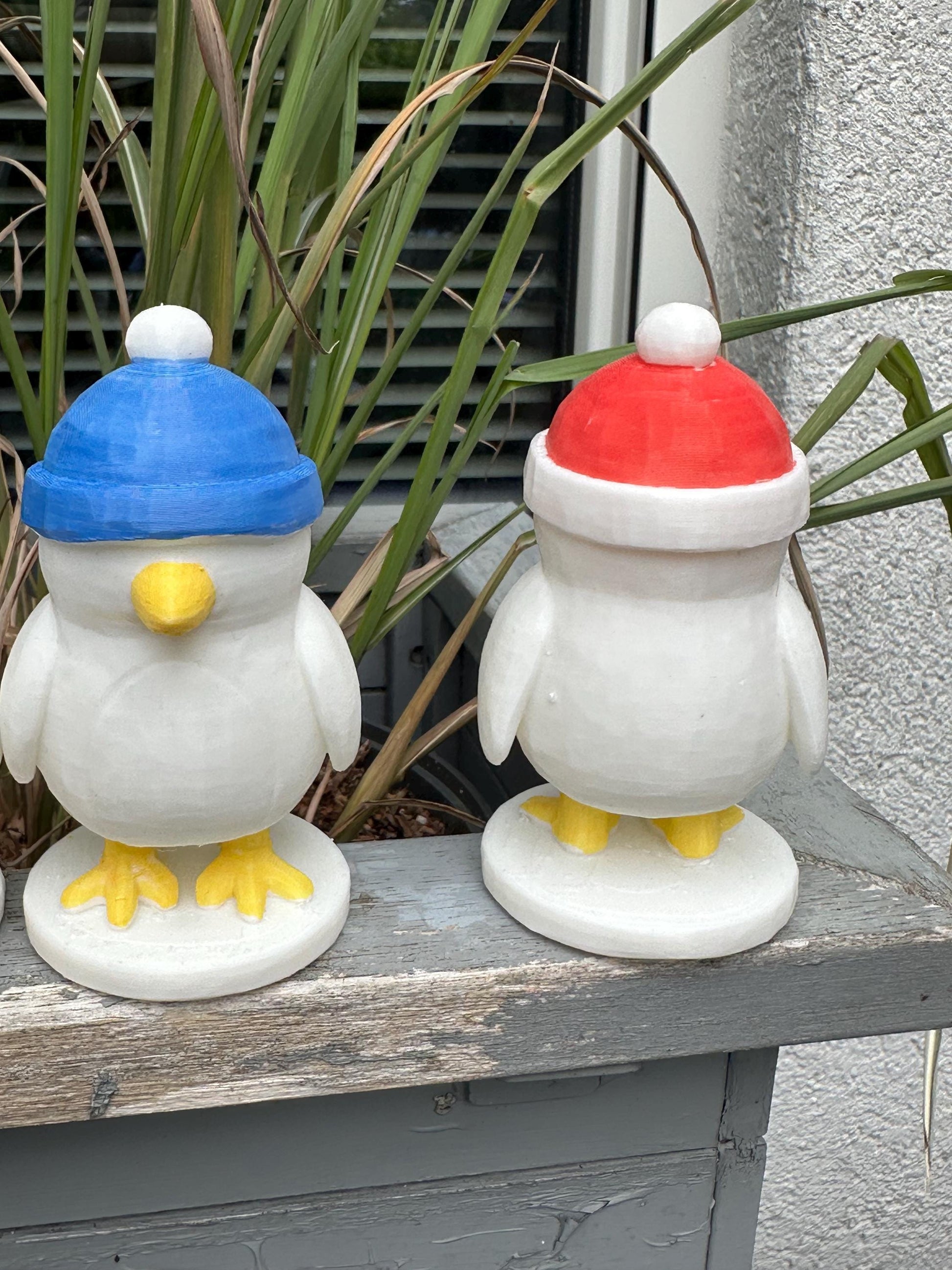 eagull Figurine with Hat | Nautical Coastal Decor Gift | Handmade 3D Printed Seagull Sculpture | Winter & Christmas Home Decoration