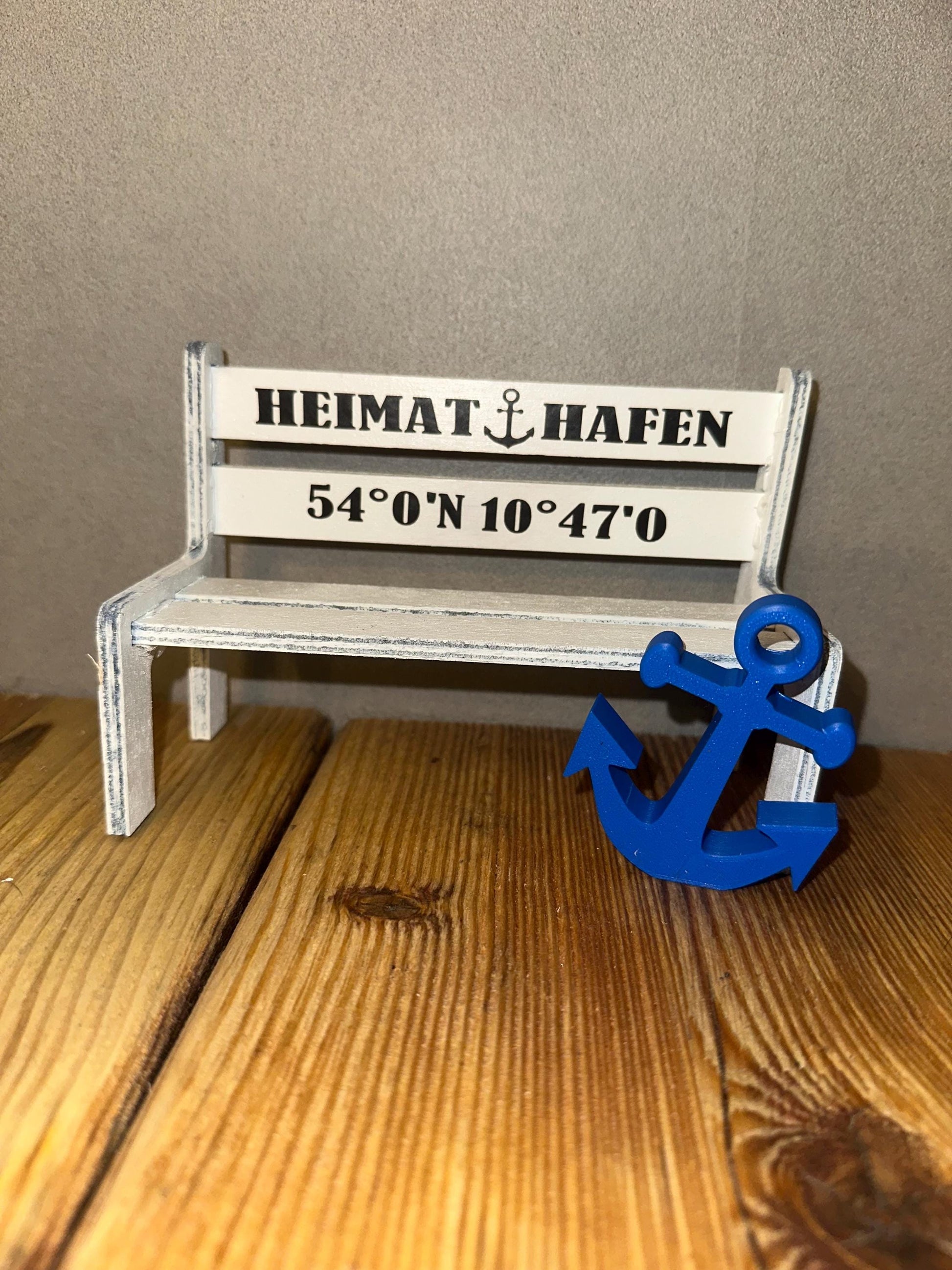 Kleines Geschenk, personalisierbar, Miniatur Gartenbank mit persönlicher Widmung