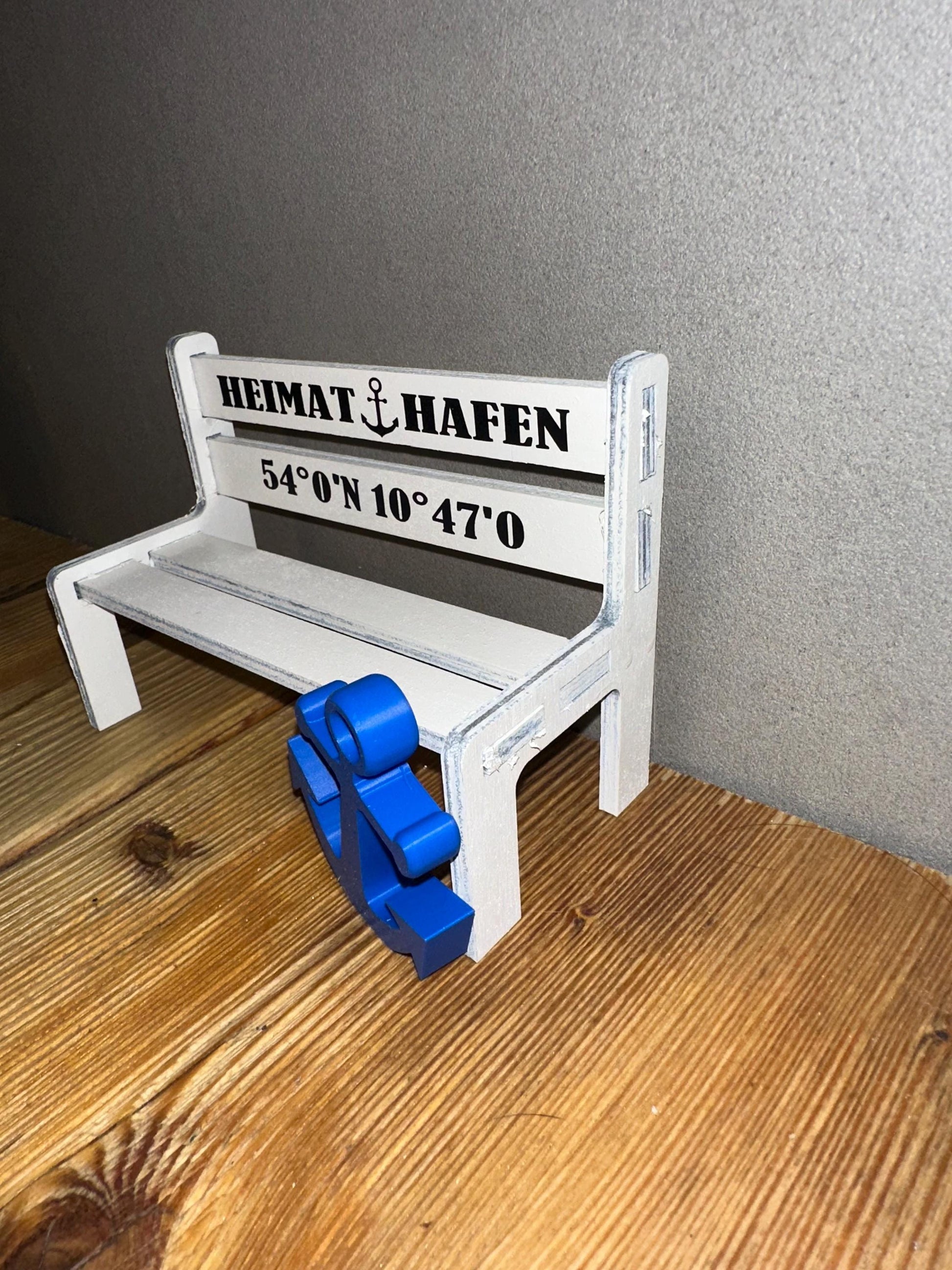 Kleines Geschenk, personalisierbar, Miniatur Gartenbank mit persönlicher Widmung