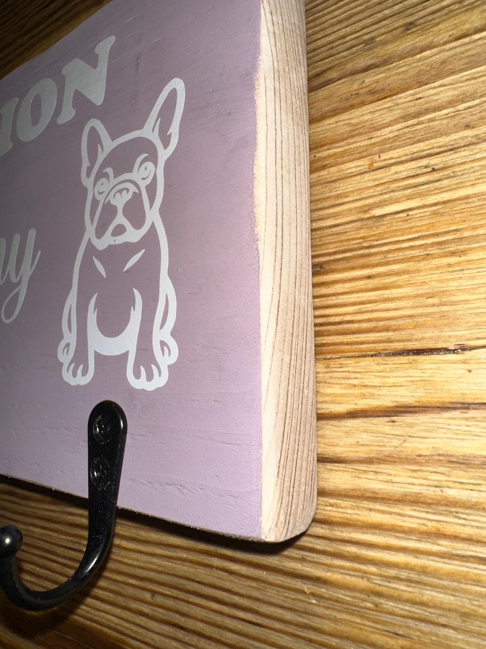 Leinenparkplatz Hund personalisiert – Dogstation aus Holz mit Namen & Rassesymbol – Geschenk Hundebesitzer