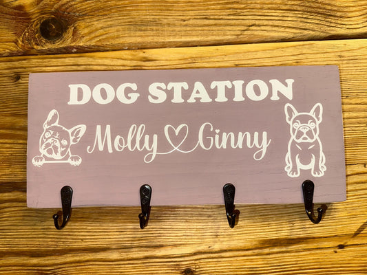 Leinenparkplatz Hund personalisiert – Dogstation aus Holz mit Namen & Rassesymbol – Geschenk Hundebesitzer